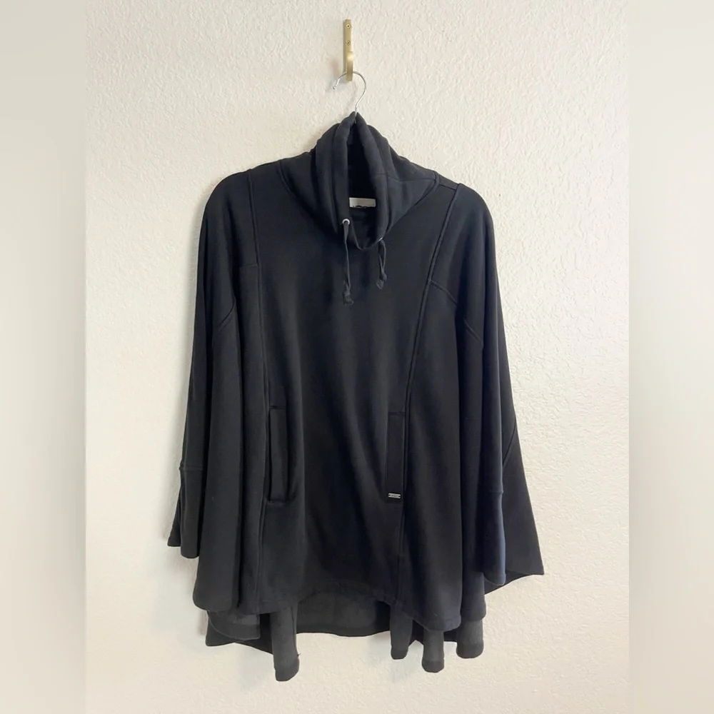 Ugg Charlynne women’s poncho in black XS/S - Picture 3 of 8
